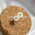 Wholesale fashion jewelry simple and elegant 925 sterling silver daisy earring